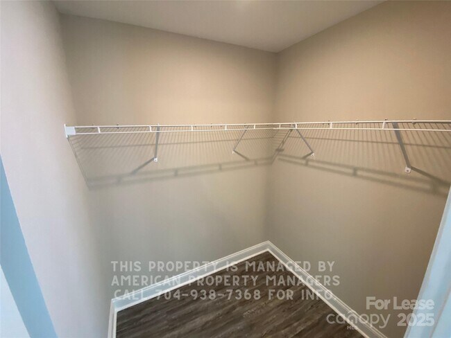 Building Photo - 1418 Ontario Dr