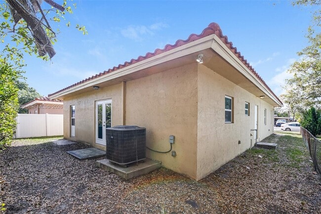 Building Photo - 2835 NW 14th St