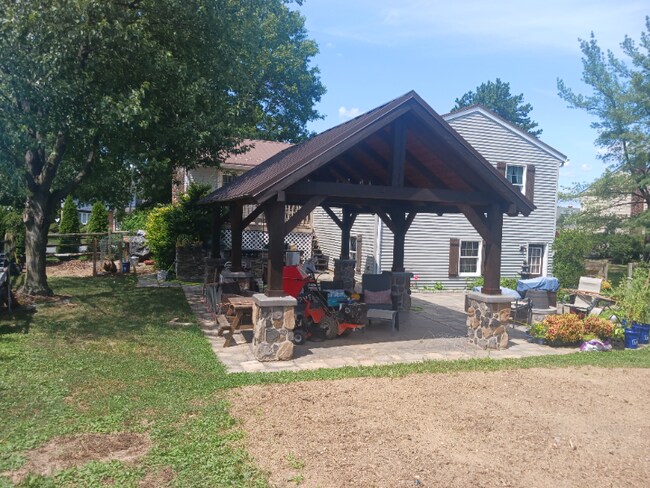 Building Photo - 801 Pinetree Way