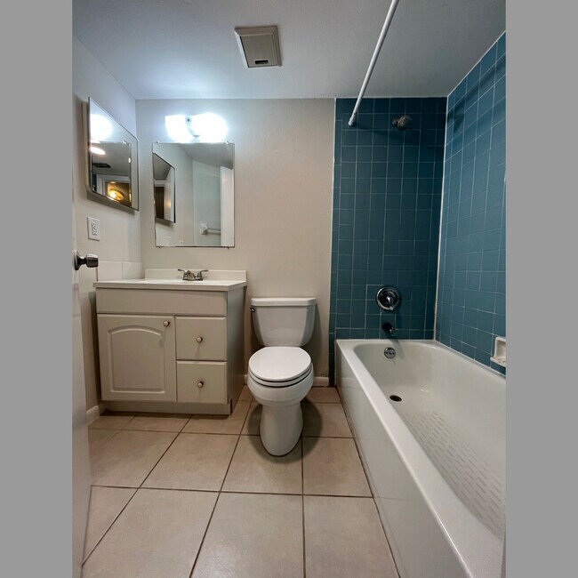 Building Photo - 7247 Albany Rd