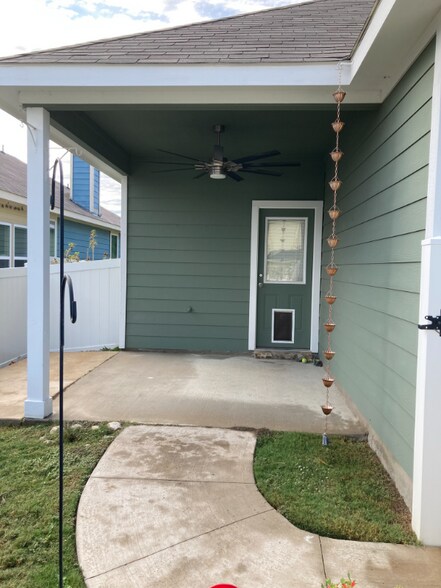 Building Photo - 11048 Kinston St