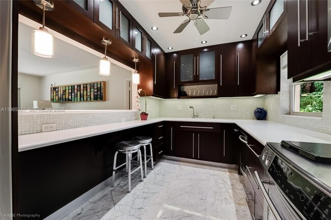 Building Photo - 6000 Leonardo St