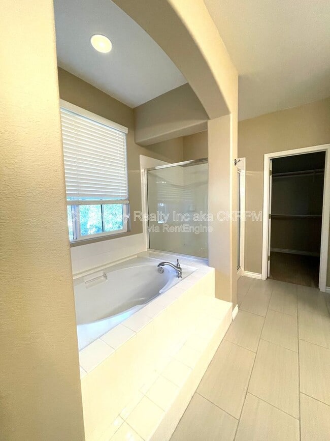 Building Photo - 2287 Lighthouse Cir