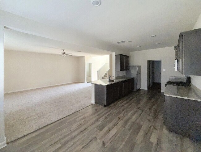 Building Photo - Room in House on Serena Dr