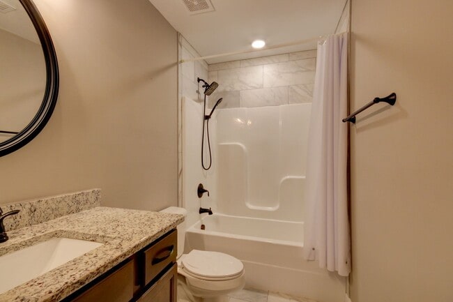 Building Photo - 332 Bluebriar Trc