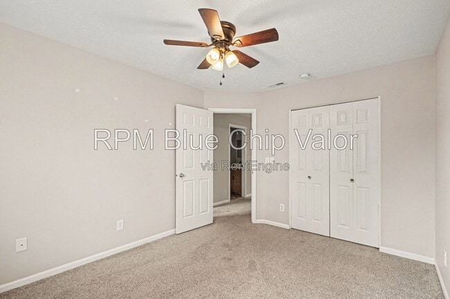 Building Photo - 5290 Bay Pointe Dr