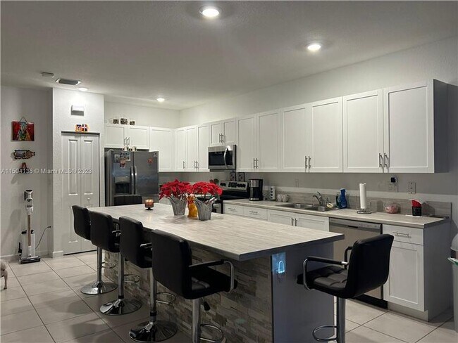 Building Photo - 25158 SW 107th Ave
