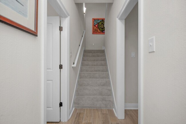 Building Photo - 5718 Oak Hvn Ln