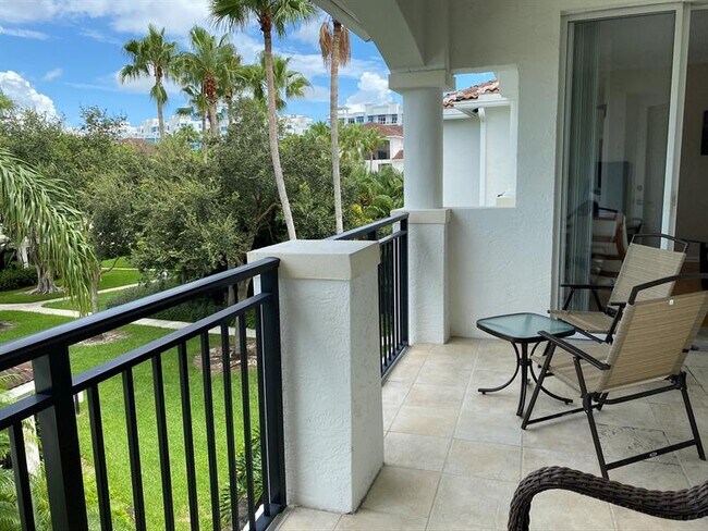 Building Photo - 3205 NE 184th St