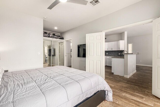 Building Photo - Lovely unit at Mira Vista Condominiums