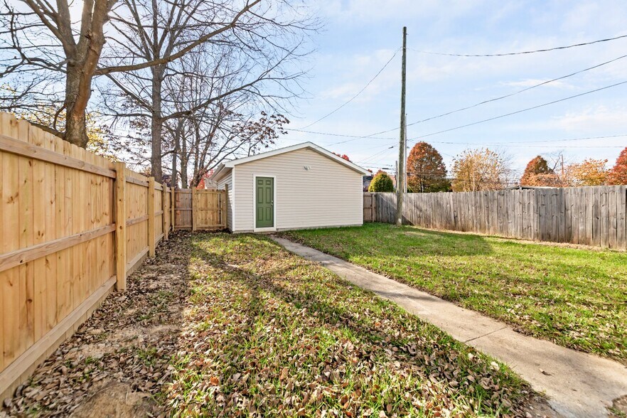 Building Photo - 595 E Whittier St