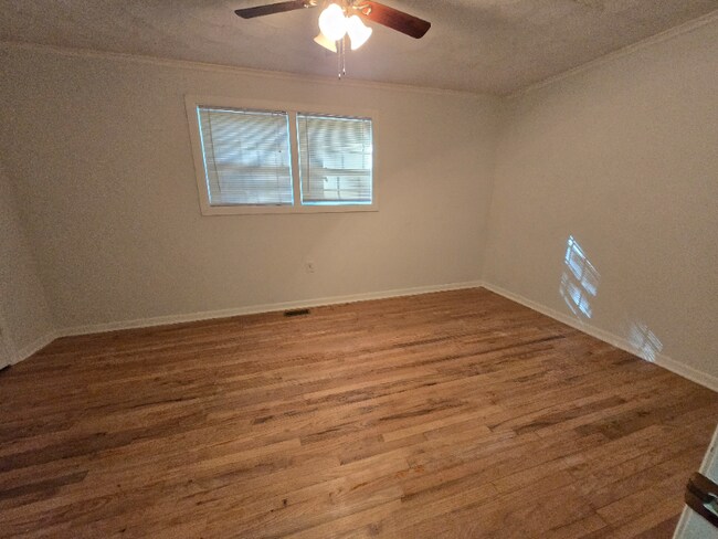 Building Photo - 245 Crawford Cir