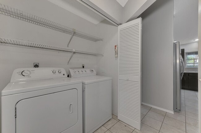 Building Photo - STUNNING 3 BEDROOM, 2 BATHROOM, 2 CAR GARAGE HOME LOCATED IN THE HIGHLY SOUGHT AFTER BRIARWOOD CO...