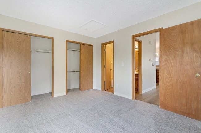 Building Photo - 4335 Conquista Dr