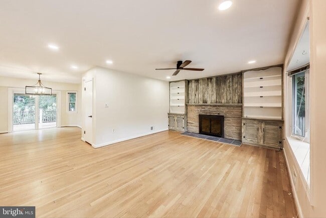 Building Photo - 6107 Parkway Dr