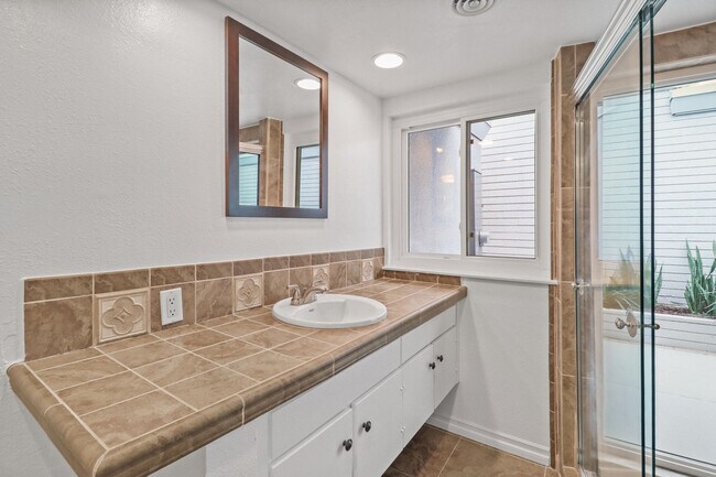 Building Photo - 2518 S Sierra Madre