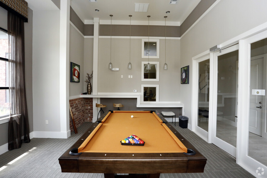 Billiards Room - Cross Creek Village