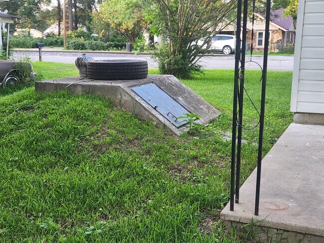 Building Photo - 104 W Searcy St