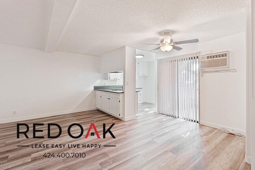 Building Photo - 8614 Woodley Ave