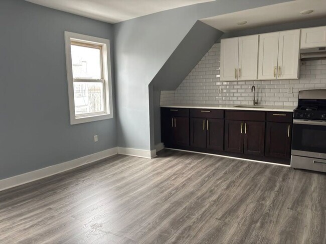 Building Photo - 272 W Runyon St