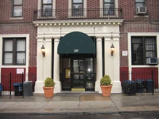 Building Photo - Harding Court