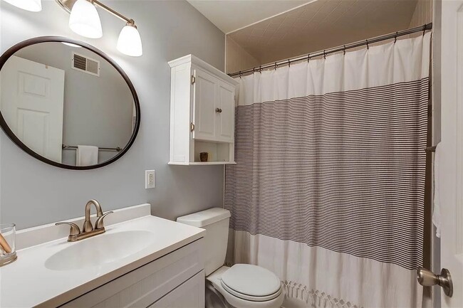 Building Photo - 214 Park Ave