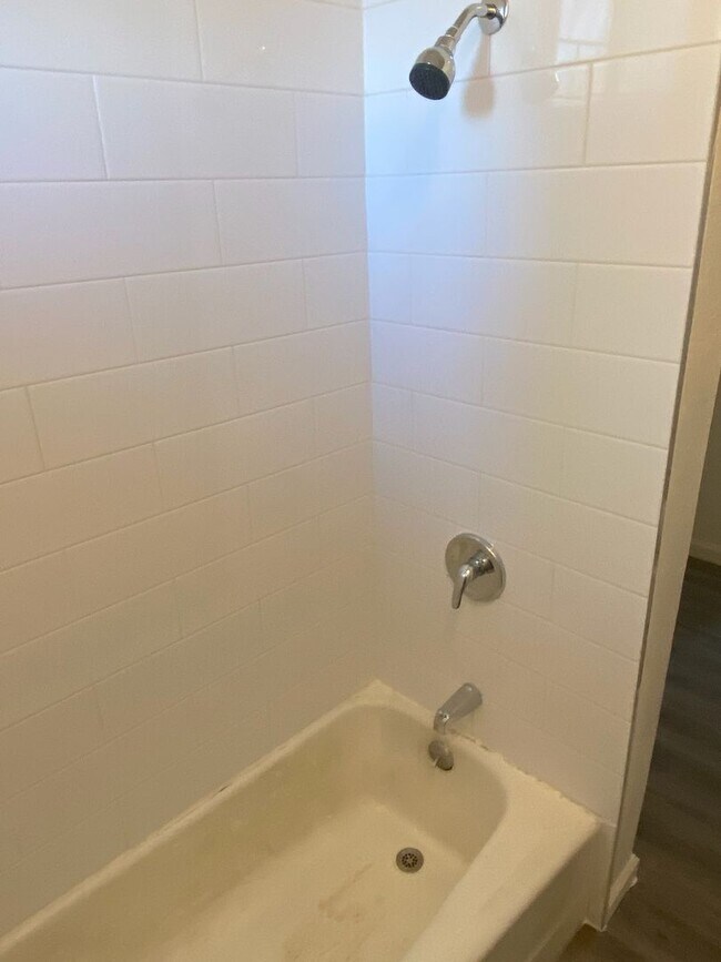 Building Photo - 207 E Sequoia Ave