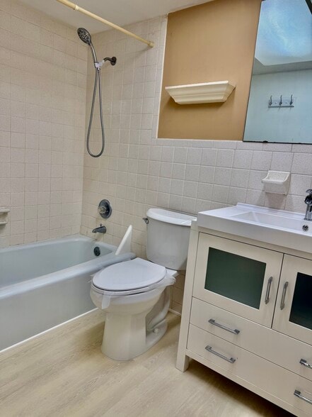 Building Photo - 306 Golf Villas Ct NW