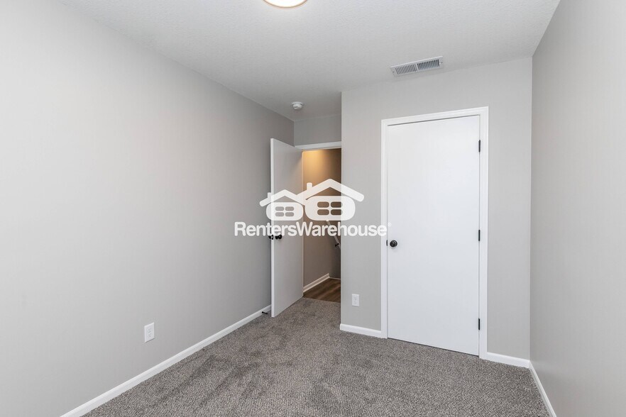 Building Photo - 145 N Crest Dr