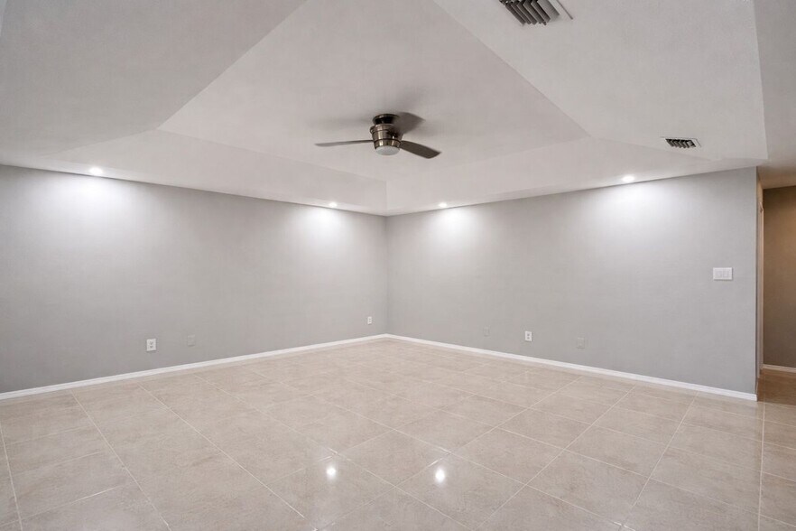 Building Photo - 2401 S Jackson Rd