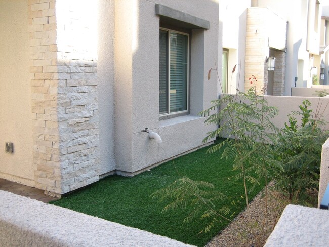 Building Photo - West Summerlin Townhouse - 1833-SqFt. - 3-beds, 2.5-baths, 2-car attached garage, Gated Comm.