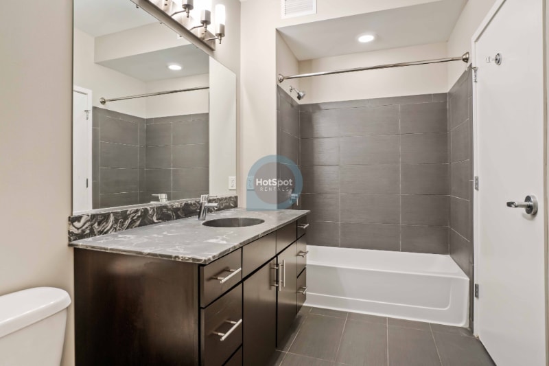 Building Photo - 120 N Desplaines St