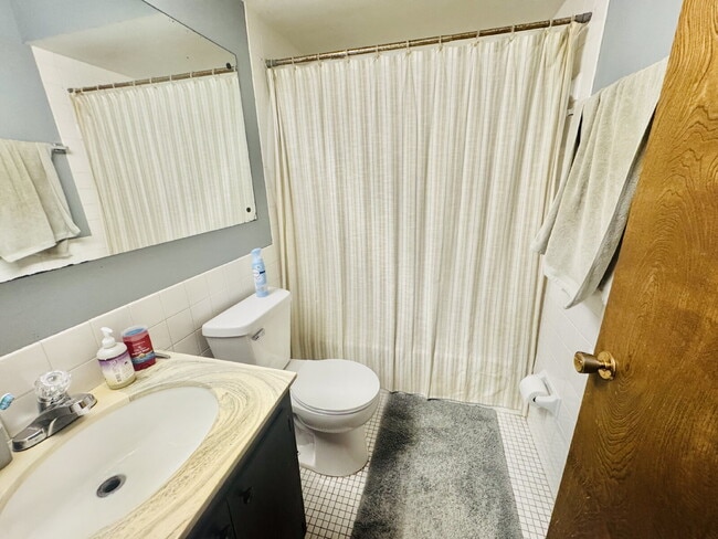 Building Photo - Charming 2-Bed Townhouse in St. Louis Park - Your Cozy Home Awaits!