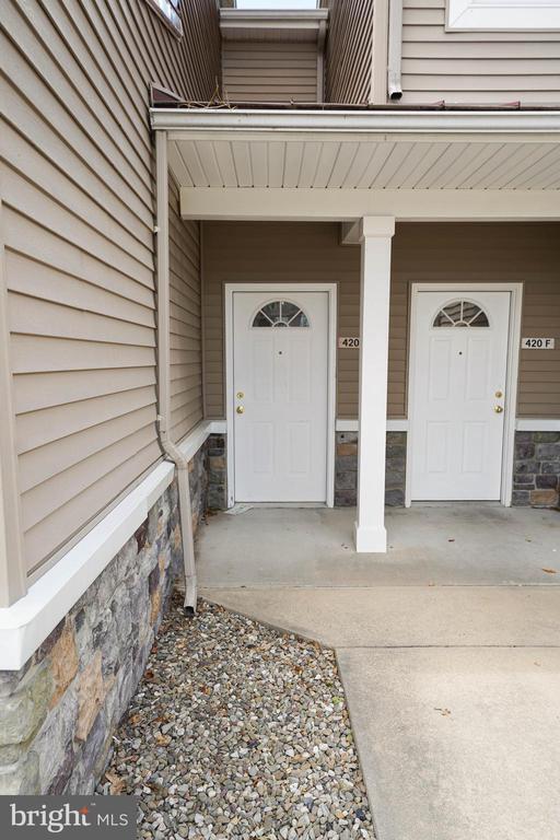 Building Photo - 420 Parkview Ct