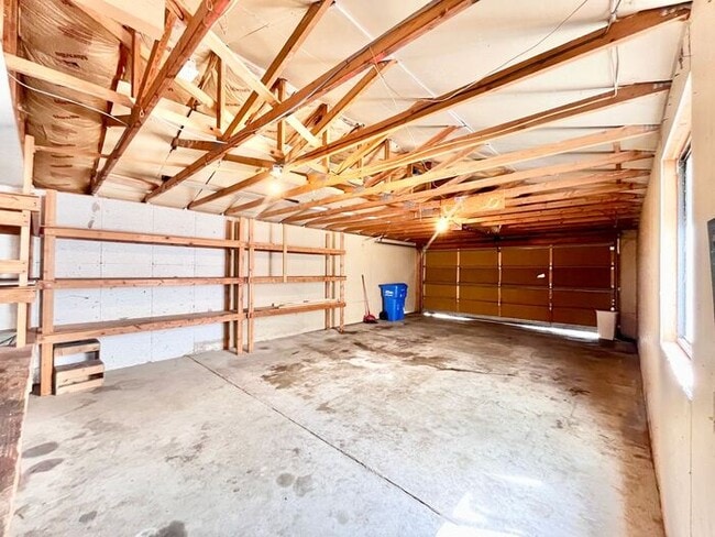 Building Photo - 3 Bed 2 Bath Close to Hughes Staduim