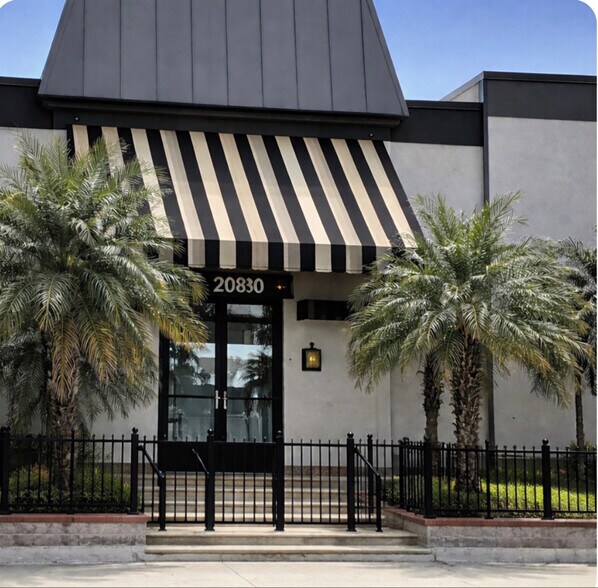 Building Photo - 20880 Ventura Blvd