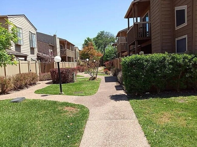 Primary Photo - 2379 Briarwest Blvd