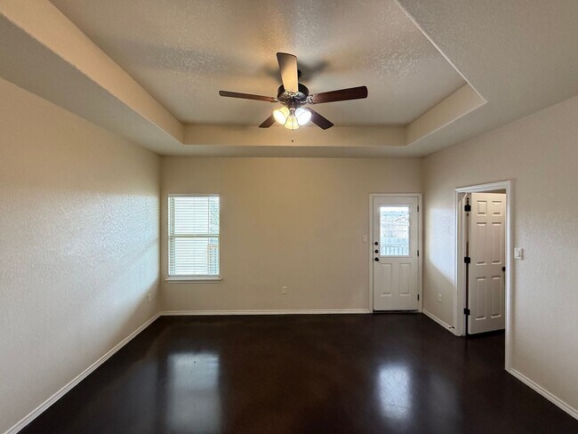 Building Photo - Modern Duplex in Prime Location