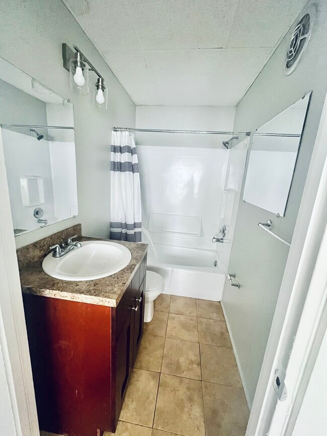 Building Photo - 5th Ave Loft Apartments