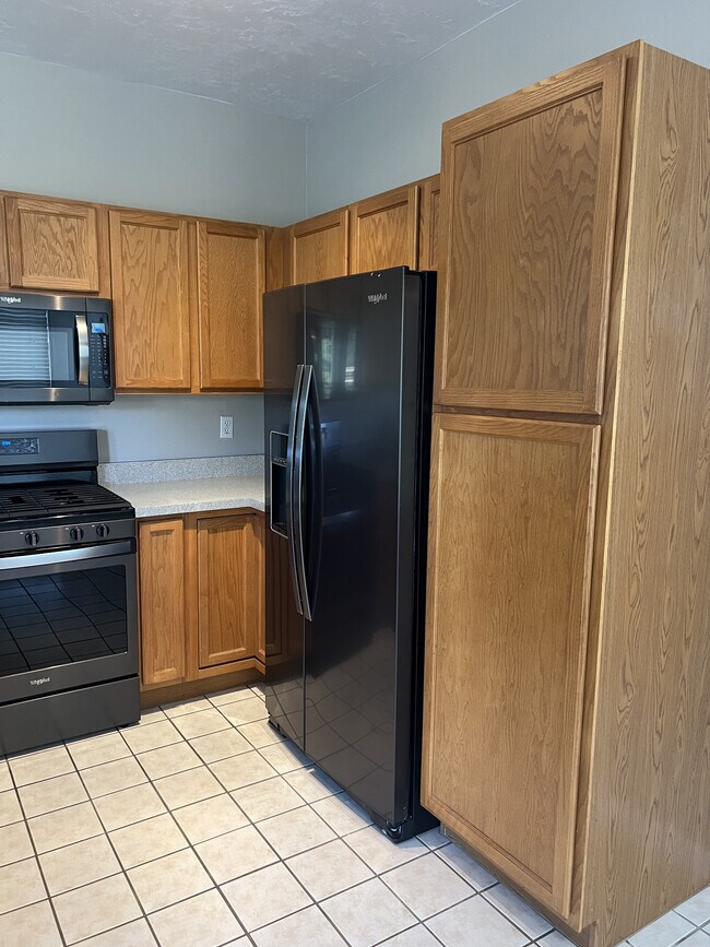 Building Photo - 5427 S Dover St