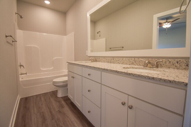 Building Photo - Beautiful 3 Bed 2 Bath Home in Farmington!