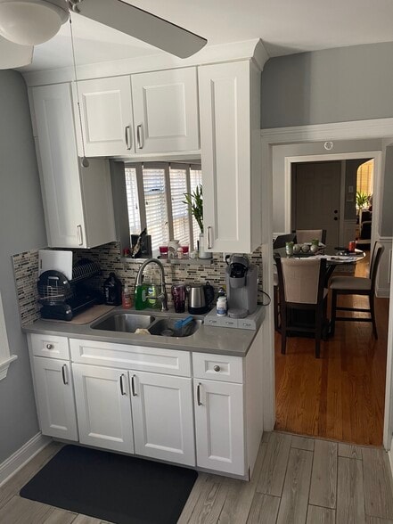 Lookout kitchen apartment - 1748 E 84th Pl