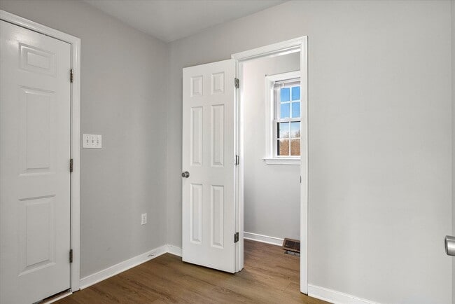 Building Photo - NEWLY RENOVATED 4 BEDROOM HOME IN ASHBROOK
