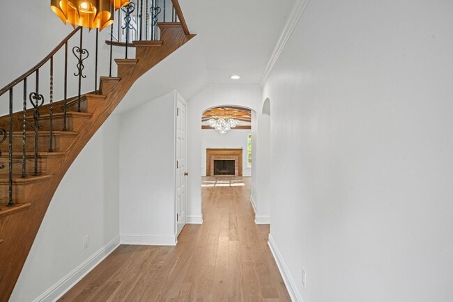 Building Photo - Elegant Fox Chapel 4-Bedroom, 3.5-Bath Home