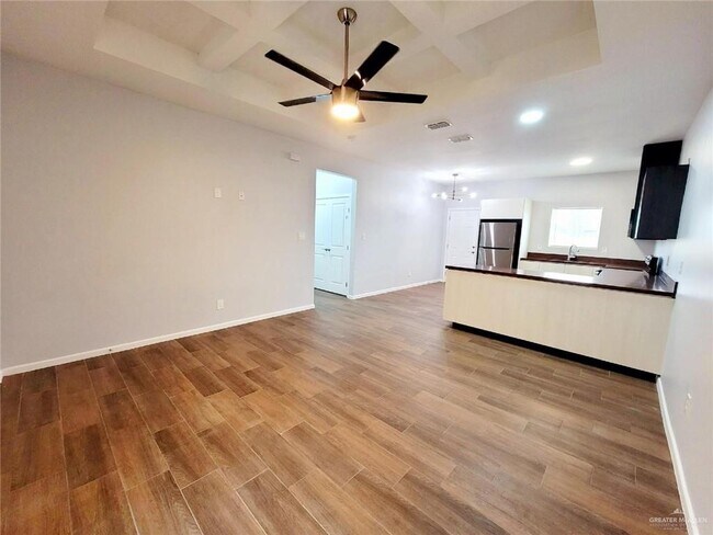 Building Photo - 15 Frio Ave