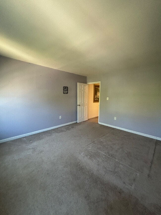 Building Photo - Apply by May 15th & Receive Up to $299 Off — Spacious 3BR Townhome in Warrenton, VA with Prime Co...
