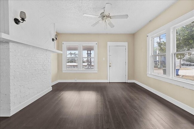 Building Photo - 1703 7th Ave N