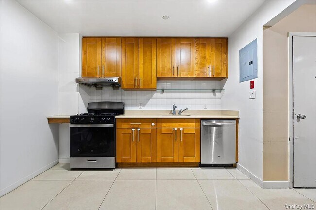 Building Photo - 106-07 Northern Blvd