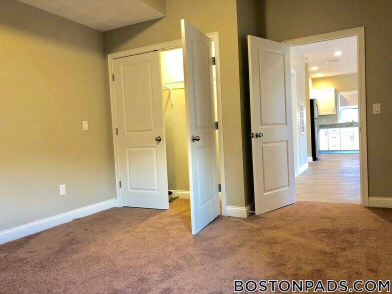 Building Photo - 9 Dehon St