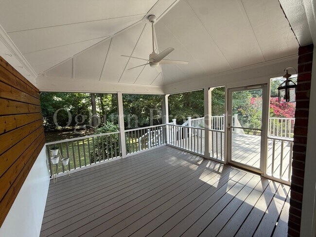 Building Photo - 4BR/2BA/2-0.5BA Custom Home in Greenbrier Farm!